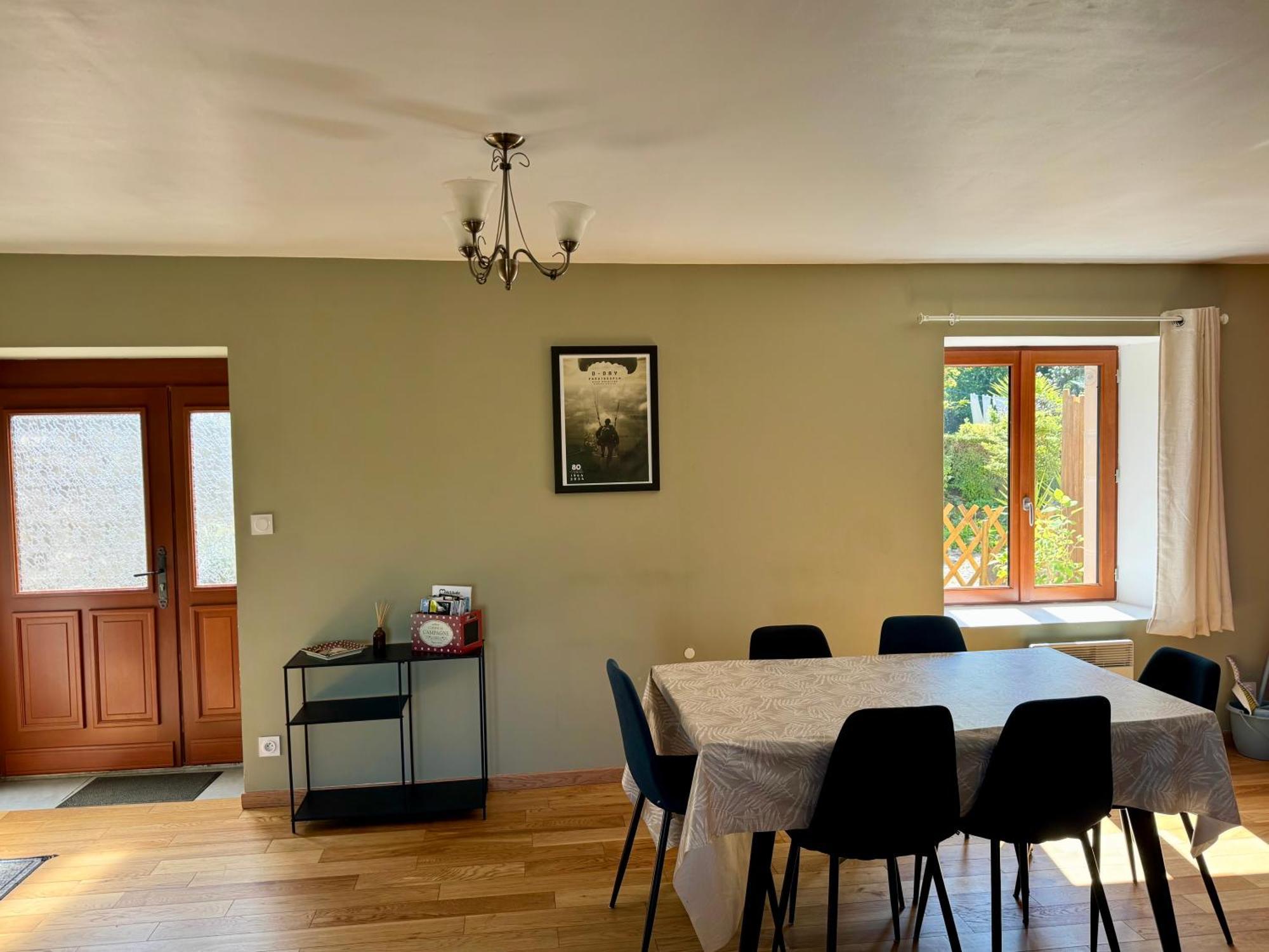 Holiday home 5 Personnes - Le Refuge Des Parachutistes - En Bordure Du Marais Neuville-au-Plain